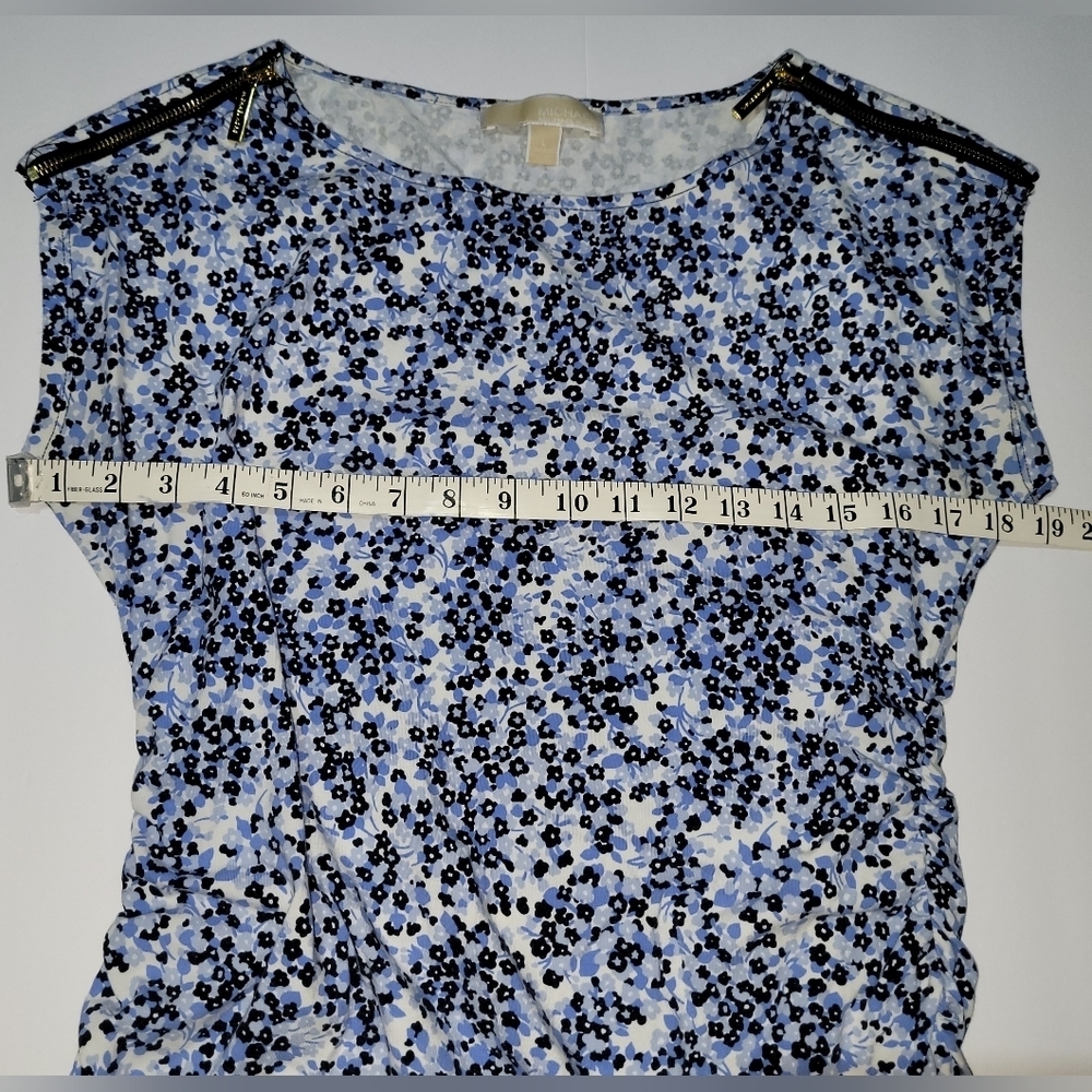 Michael Kors Blue Micro Floral AOP Ruched Fitted Blouse with Cap Sleeves - Picture 4 of 8